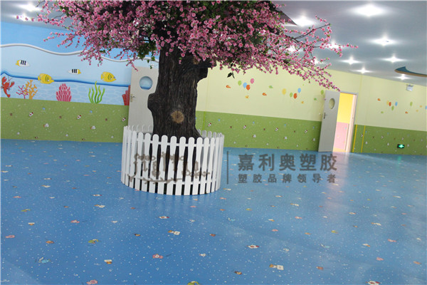 幼儿园地板